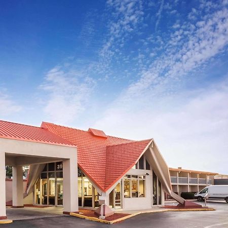 Rodeway Inn & Suites Rockford Luaran gambar